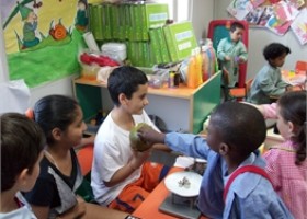 «Ara m'has de tornar el canvi». El supermercat a l’aula d’educació infantil | Recurso educativo 677921