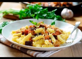 Fusilli de Luigi en salsa de berenjenas - Receta de pasta | Recurso educativo 749540